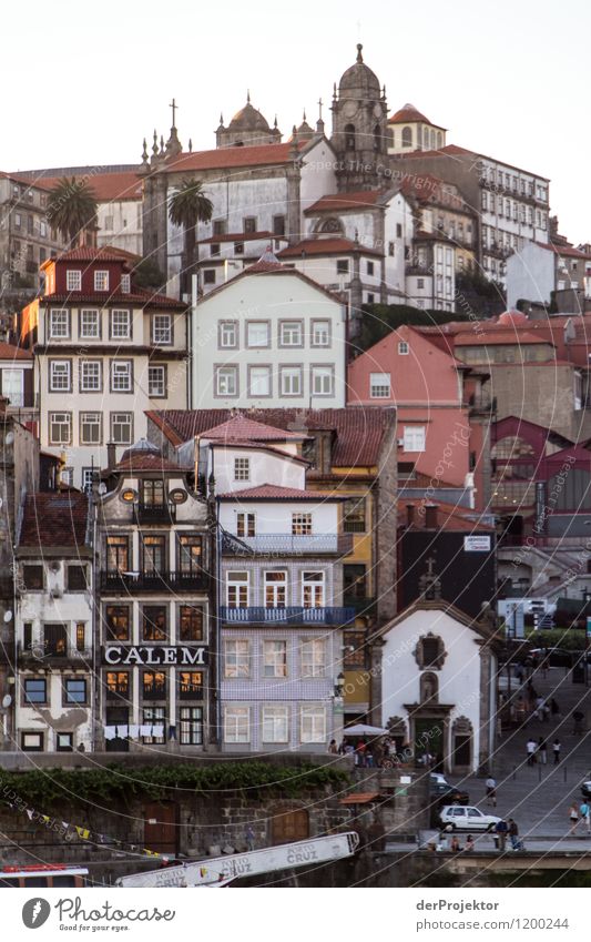 Gestapelte Häuser in Porto Ferien & Urlaub & Reisen Tourismus Ausflug Abenteuer Ferne Freiheit Sightseeing Städtereise Kreuzfahrt Sommerurlaub Umwelt Flussufer