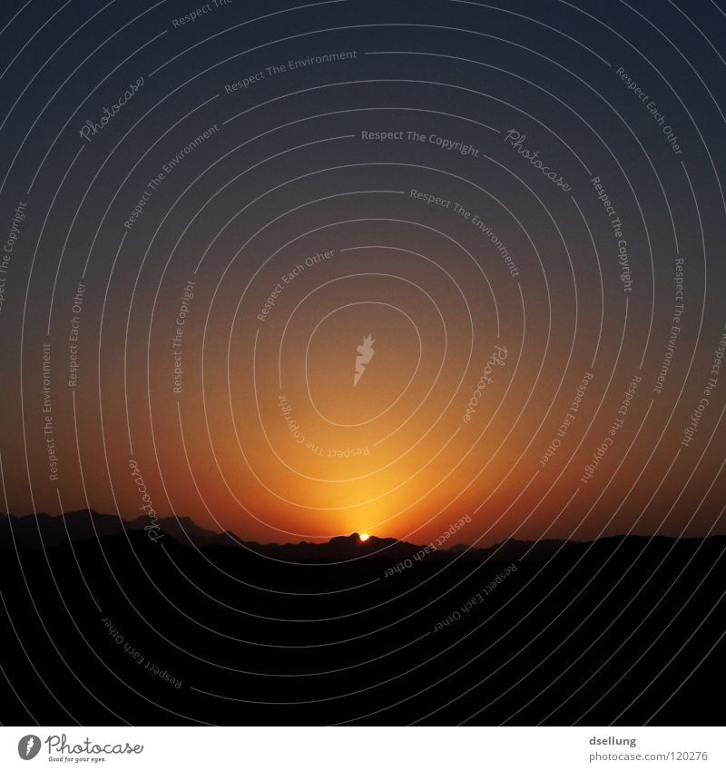 Sonnenuntergang - Farbverlauf rot gelb mehrfarbig Romantik beeindruckend Korona Ägypten Afrika Hurghada Ödland Nacht dunkel Licht Himmelskörper & Weltall Wüste