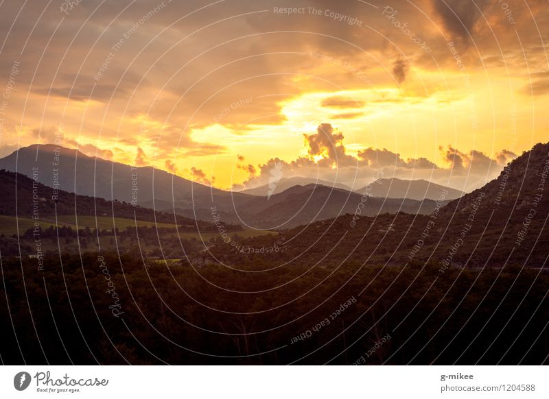 Sonnenuntergang im Gebirge auf Korsika Natur Landschaft Himmel Wolken Sonnenaufgang Sonnenlicht Sommer Berge u. Gebirge Ferne frei groß Unendlichkeit schön