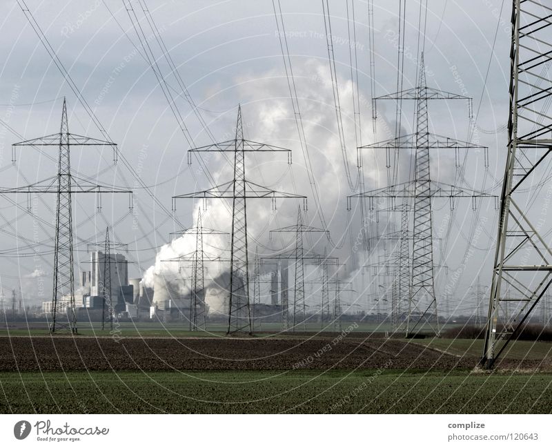 Kraftwerk Fabrik Industrie Energiewirtschaft Kabel Technik & Technologie Erneuerbare Energie Kohlekraftwerk Natur Himmel Klimawandel Feld Rauch bedrohlich