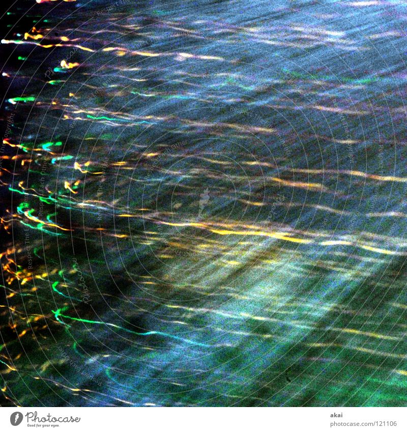 Ufo Lichterspiel 13 Ufolampe Fernsehlampe Belichtung UFO krumm Lichtspiel Langzeitbelichtung Experiment Streifen Glasfaser Studie mehrfarbig rot gelb magenta