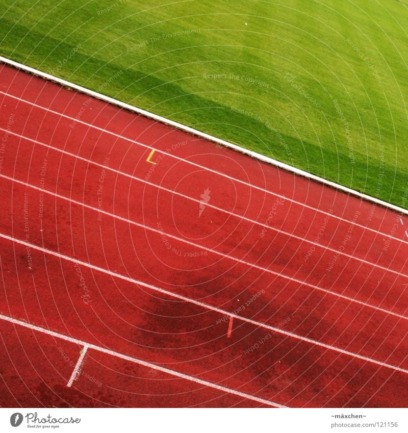 Ist denn keiner mehr da? Rennbahn Stadion Leichtathletik rot grün weiß Spuren Kurvenlage 100 Meter Lauf Joggen Ausdauer Niederlage Prämie knallig Quadrat Sport