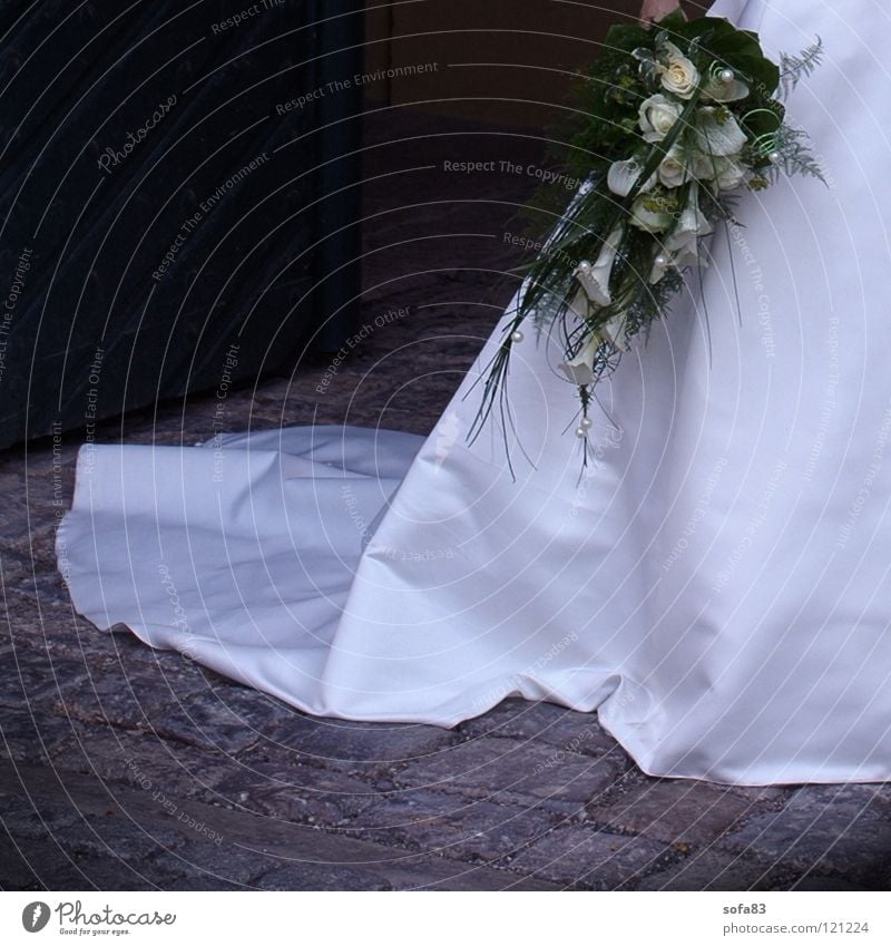 1/2 braut (4) Braut Brautkleid Kleid Hochzeit Vertrauen Blumenstrauß weiß Frau Ehefrau ganz in weiß Religion & Glaube