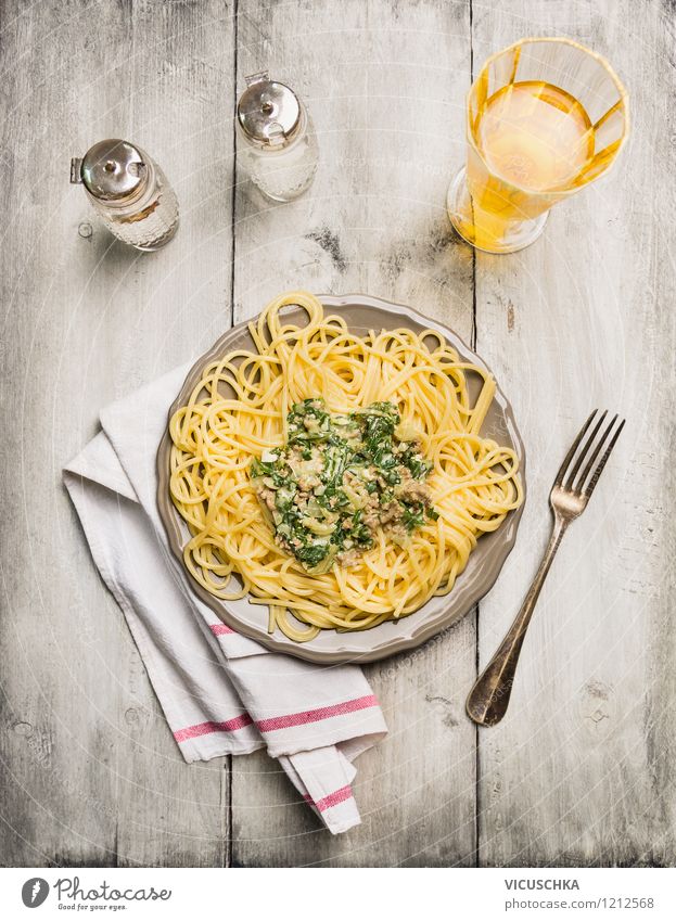 Spaghetti mit Spinat und Hackfleisch Lebensmittel Fleisch Gemüse Ernährung Mittagessen Abendessen Festessen Bioprodukte Diät Italienische Küche Getränk Saft