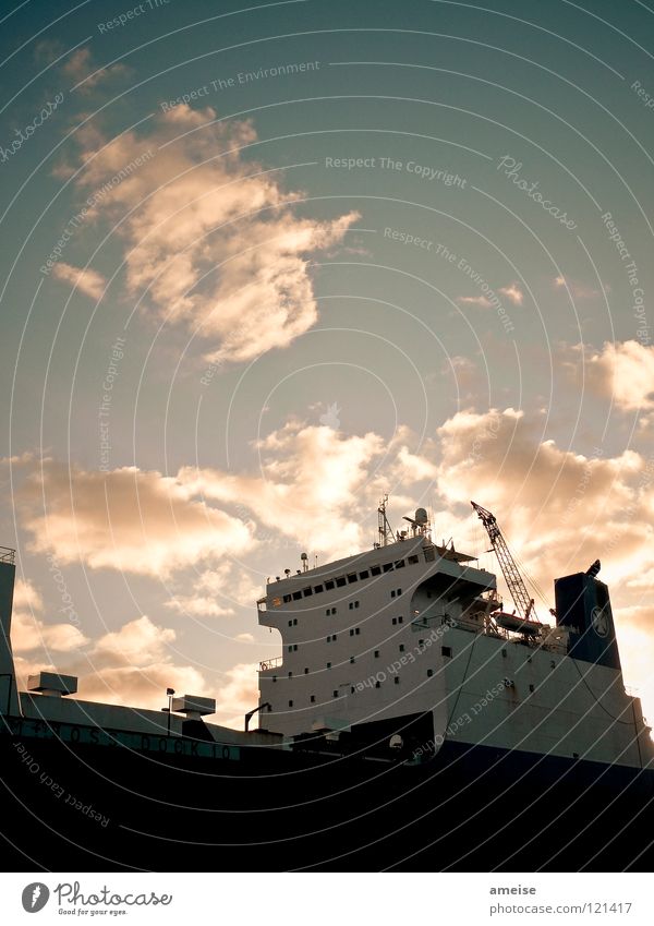 Dock 10 Hamburger Hafen Wasserfahrzeug Wolken Sonnenuntergang Heimweh Arbeit & Erwerbstätigkeit Ferne Sonnenstrahlen Portwein Himmel Deutschland