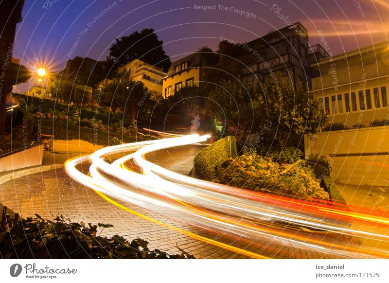 Lombard Street @ Russian Hill San Francisco Kalifornien steil Langzeitbelichtung Kurve Serpentinen Nacht Blume Gegenlicht SF USA Westküste US Highway 101