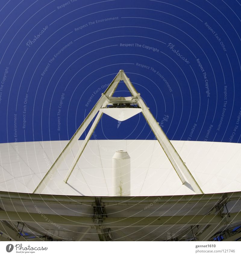 Schüsselpyramide senden Sendgericht hören live Datenübertragung Suche finden Satellitenantenne Fernsehen Radioteleskop Teleskop High-Tech Funktechnik
