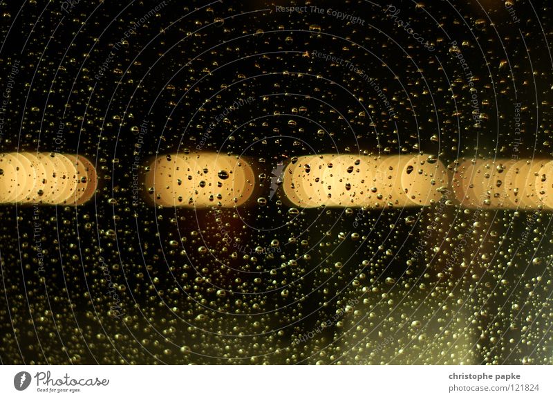 Rainy Day Farbfoto Innenaufnahme Detailaufnahme abstrakt Muster Strukturen & Formen Textfreiraum oben Abend Nacht Licht Reflexion & Spiegelung Lichterscheinung