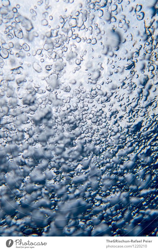 Unterwasser III Wasser Wassertropfen blau grau schwarz weiß Luftblase Schwimmbad Unterwasseraufnahme Unterwasserkamera Ferien & Urlaub & Reisen
