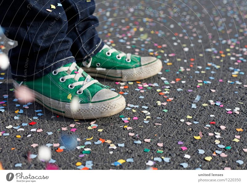 AK# Grünschuh II Kunst ästhetisch Zufriedenheit Feste & Feiern mehrfarbig viele Konfetti Schuhe Turnschuh Jugendliche Freude Karneval Bildpunkt Farbfoto