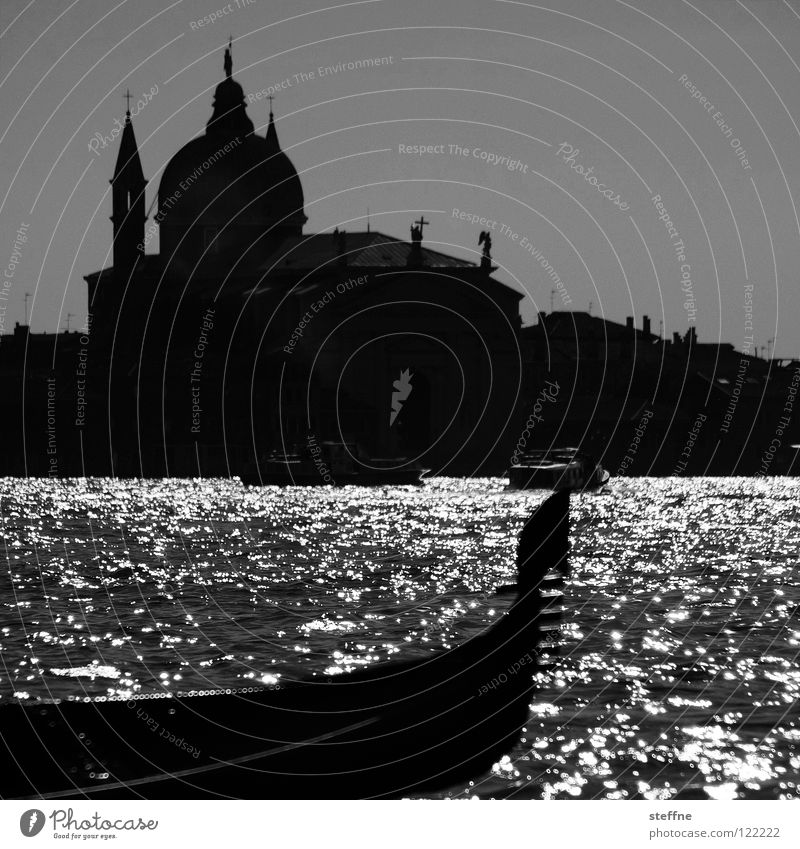 Städtereise Venedig Gondoliere Gondel (Boot) Italien Ferien & Urlaub & Reisen Romantik Ausflug Tourist Erholung Wasserfahrzeug Kuppeldach Gotteshäuser
