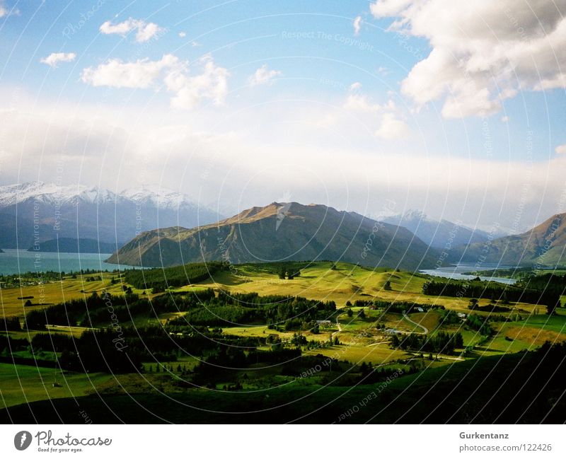 Naturgemälde Neuseeland grün Gras See Baum Wald Gipfel Horizont Wolken Farbkasten Gemälde Berge u. Gebirge schön Bruchstück Landschaft Niveau Tal Schnee Himmel