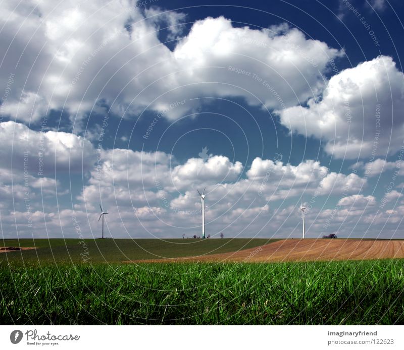 windräder Feld Gras Landwirtschaft Windkraftanlage Wissenschaften Elektrizität Kraft Wolken Himmel Frühling Sommer Aussaat Elektrisches Gerät