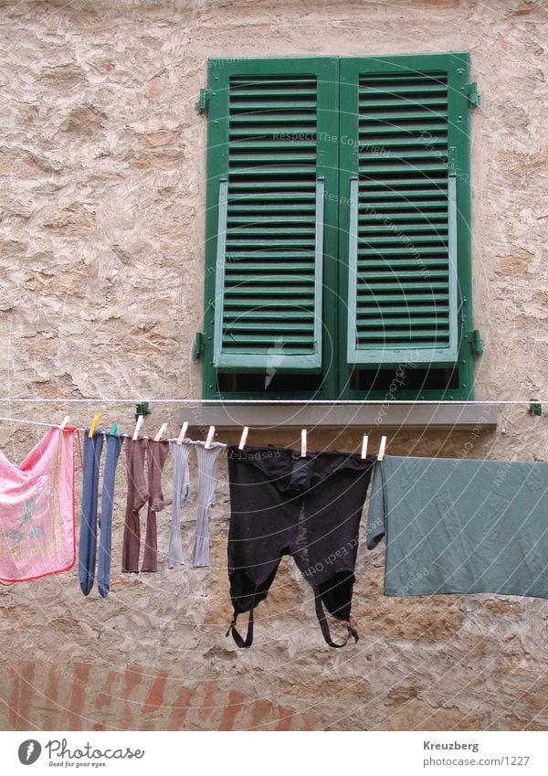 La Dolce Vita Wäsche Fenster Strümpfe Unterwäsche Italien Toskana Bekleidung