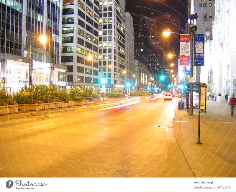 Chicago at night Nacht Ampel Straßenschlucht Langzeitbelichtung Nordamerika Beleuchtung USA America