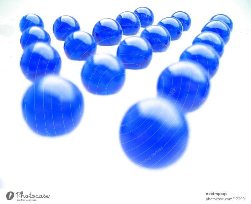 Blue(s) weiß Feld Spiegel Licht Makroaufnahme Nahaufnahme Kugel blau Anordnung Reihe