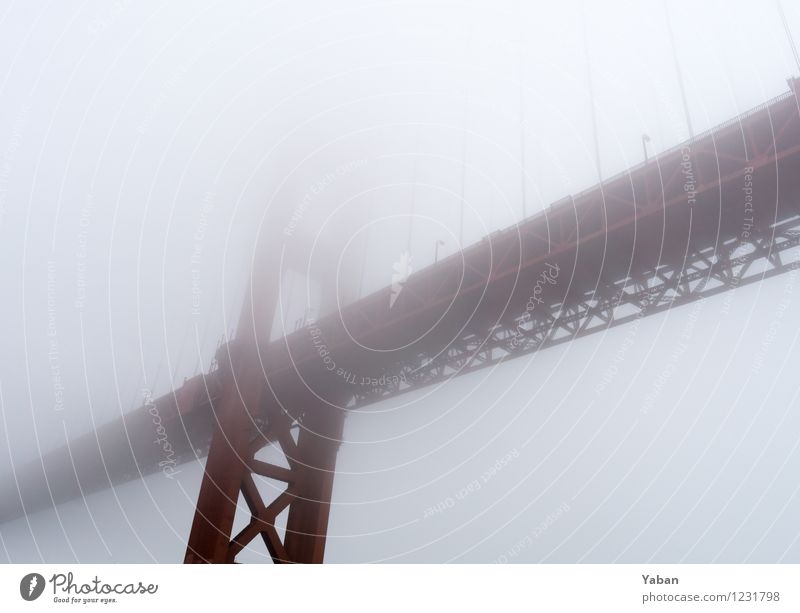 Hazy shady Golden Gate Bridge Ferien & Urlaub & Reisen Tourismus Ausflug Ferne Sightseeing Städtereise Meer Wasser schlechtes Wetter Wind Nebel
