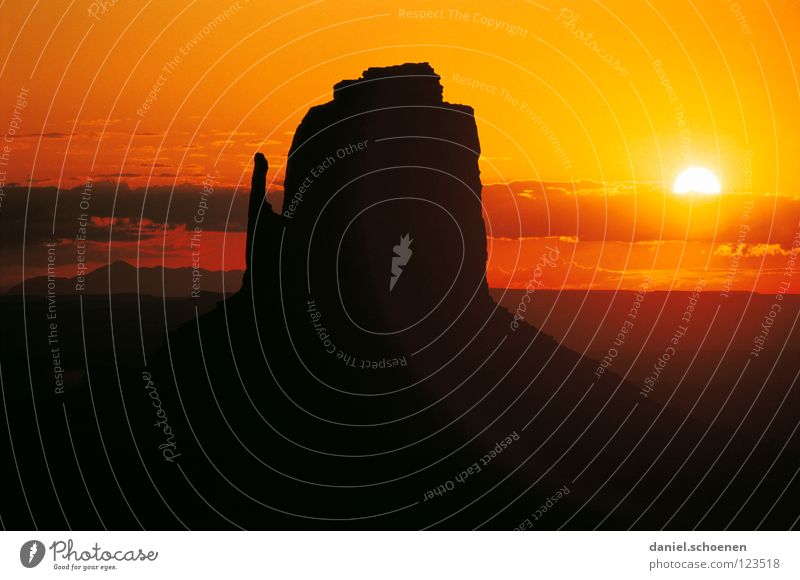 mit John Wayne der Sonne entgegen reiten Sonnenaufgang Sonnenuntergang Licht Schlucht Amerika Western Wilder Westen Arizona Utah Wolken Horizont Hintergrundbild