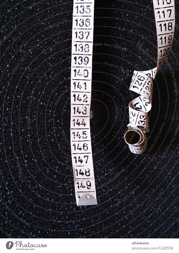 messfehler Design Handarbeit stricken einrichten Innenarchitektur Handwerker Messinstrument Maßband grau schwarz Basteln messen Zentimeter Ziffern & Zahlen