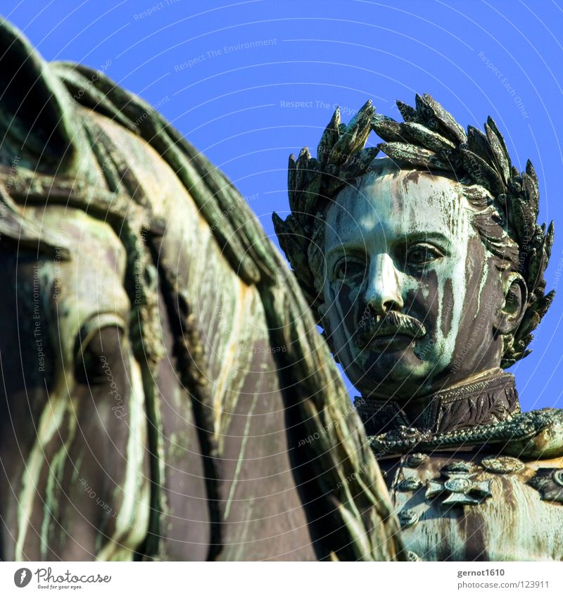 König Wilhelm II die 2. Baden-Württemberg Statue Reiterstandbild grün Monarchie herrschaftlich Adel Stuttgart Reichtum Kunst Kunsthandwerk Wahrzeichen Denkmal