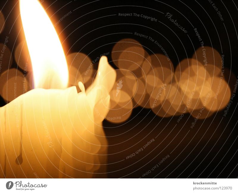 Lichterschein Kerze Beleuchtung Physik Romantik Vergänglichkeit Wachs brennen schwarz gelb Flamme Wärme Kerzenwachs Kerzendocht Lichterscheinung Candle light