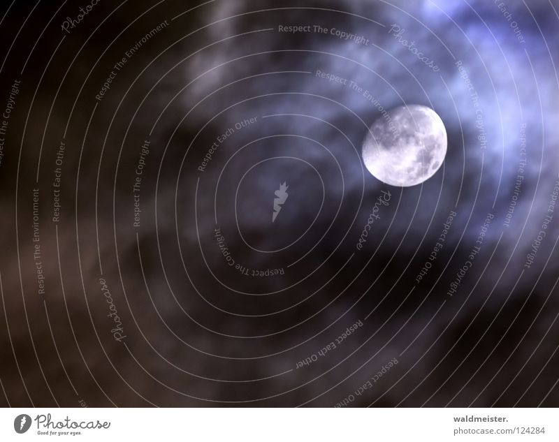 Mond mit Wolken Planet Astronomie Astrologie Astrofotografie träumen Mondsüchtig Werwolf Himmelskörper & Weltall zunehmend Erdmond Luna lunar Mann im Mond