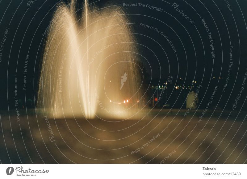 Springbrunnen bei Nacht Brunnen Licht Genf Schweiz Langzeitbelichtung Physik Romantik Garten Park Wasser Vulkan Wärme