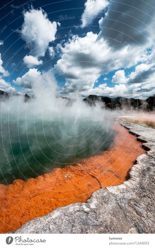 champagne pool Urelemente Luft Wasser Himmel Wolken Vulkan Insel Neuseeland Nordinsel Duft heiß blau mehrfarbig orange Geothermik vulkanisch Wasserdampf