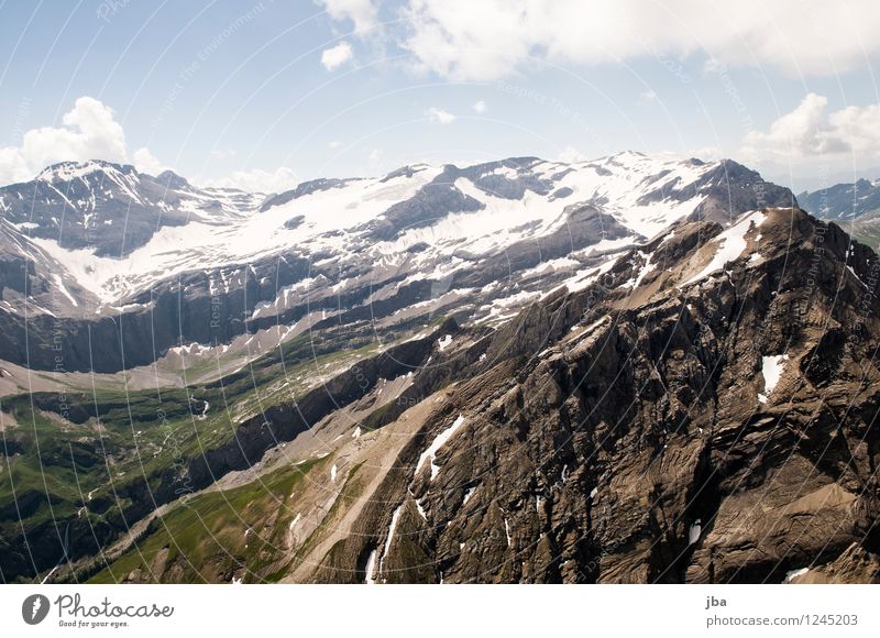 Das Spitzhorn Lifestyle Wohlgefühl Zufriedenheit Erholung ruhig Freizeit & Hobby Ausflug Freiheit Sommer Berge u. Gebirge Sport Gleitschirm Gleitschirmfliegen