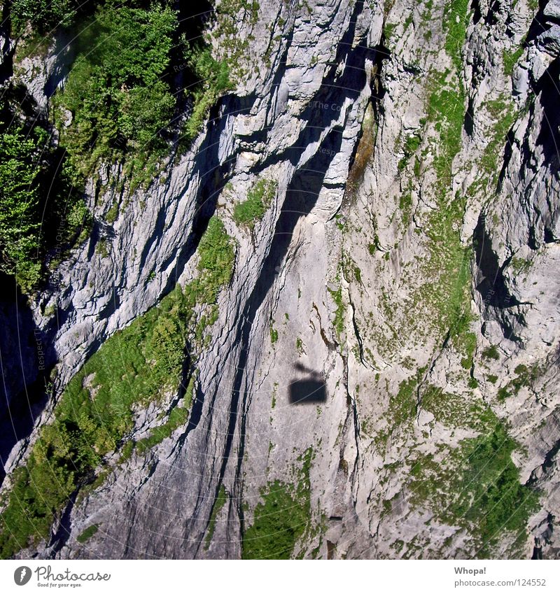 Merci Schweiz schön Ferien & Urlaub & Reisen Seilbahn Am Rand Schildhorn Berge u. Gebirge Felsen seilbahnfahrn Schatten Wasserfall tief ganz schön hoch