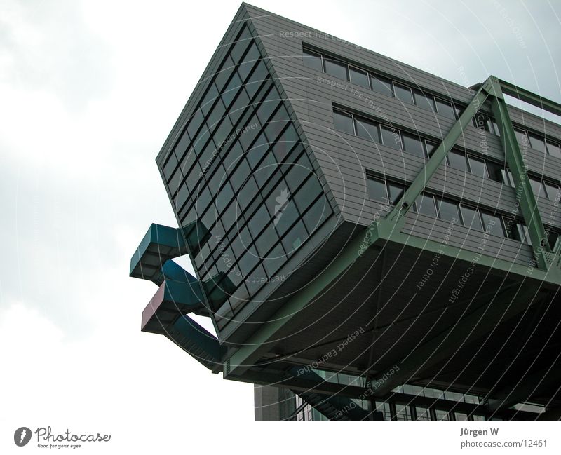 Der Klotz Gebäude Architektur Hafen Düsseldorf Glas verrückt building architecture prot glass diagonally