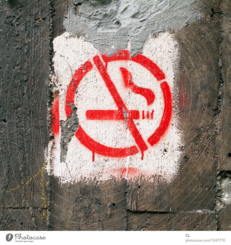 rauchen verboten Gesundheit Gesundheitswesen Rauchen Rauschmittel Mauer Wand Zeichen rot Drogensucht Verbote Farbfoto Außenaufnahme Tag