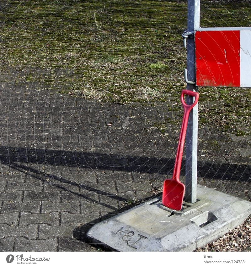 Arbeit fertig, sagt Lukas rot Schaufel Bauarbeiter Halterung Beton Arbeit & Erwerbstätigkeit Spielzeug Freude Handwerk Signal Bausperre Barriere Gehqwegplatten