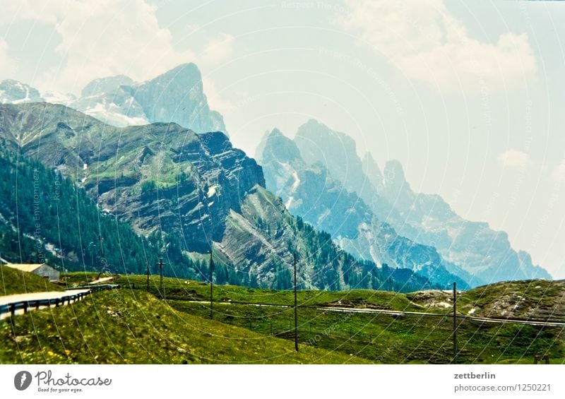 Italien (2) Europa Ferien & Urlaub & Reisen Reisefotografie Tourismus Landschaft Berge u. Gebirge Tal Serpentinen Wege & Pfade Fußweg Straße Pass Felsen