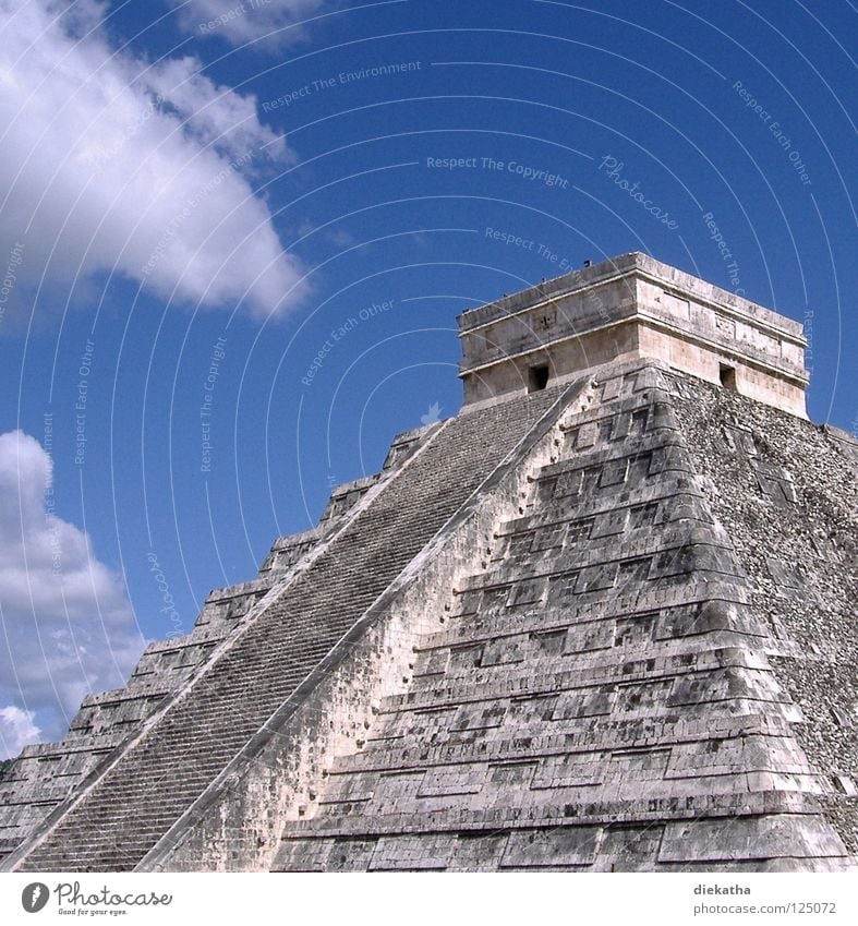 Pyramide des Kukulcán Maya Chichén Itzá Mittelamerika Kultur Wolken Stufen-Pyramide Astronomie Wissenschaften Ehre Mexiko Weltwunder Treppe Himmel blau Stein