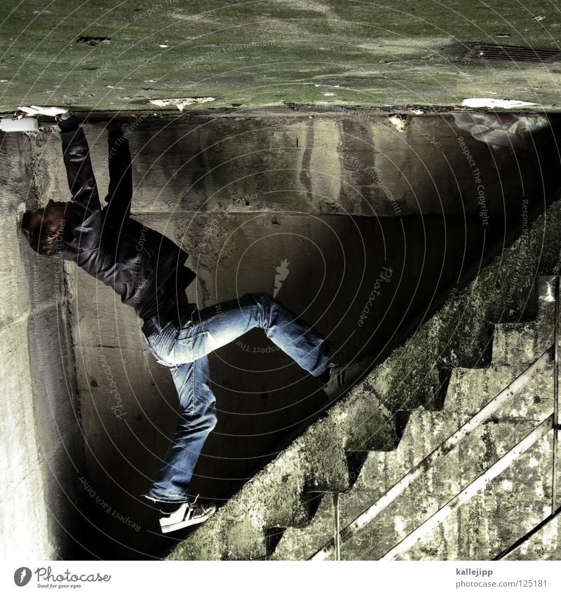 stairway to hell Mann Silhouette Dieb Krimineller Rampe Laderampe Fußgänger Schacht Tunnel Untergrund Ausbruch Flucht umfallen Fenster Parkhaus Geometrie