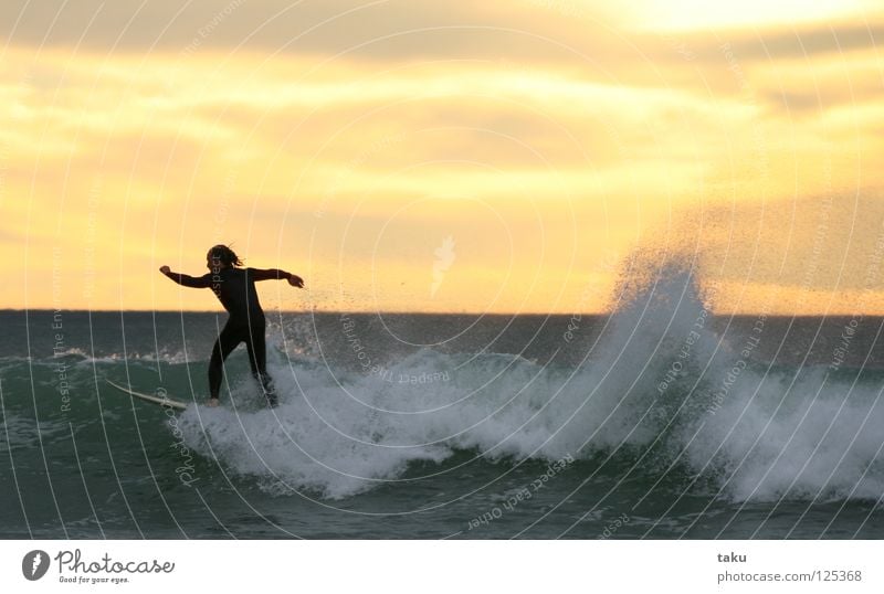 SUNRISE SURF I Neuseeland Südinsel Surfer Surfbrett springen Wassersport p.b waves breaking sea exciting Coolness fun watching sunrise early in the morning