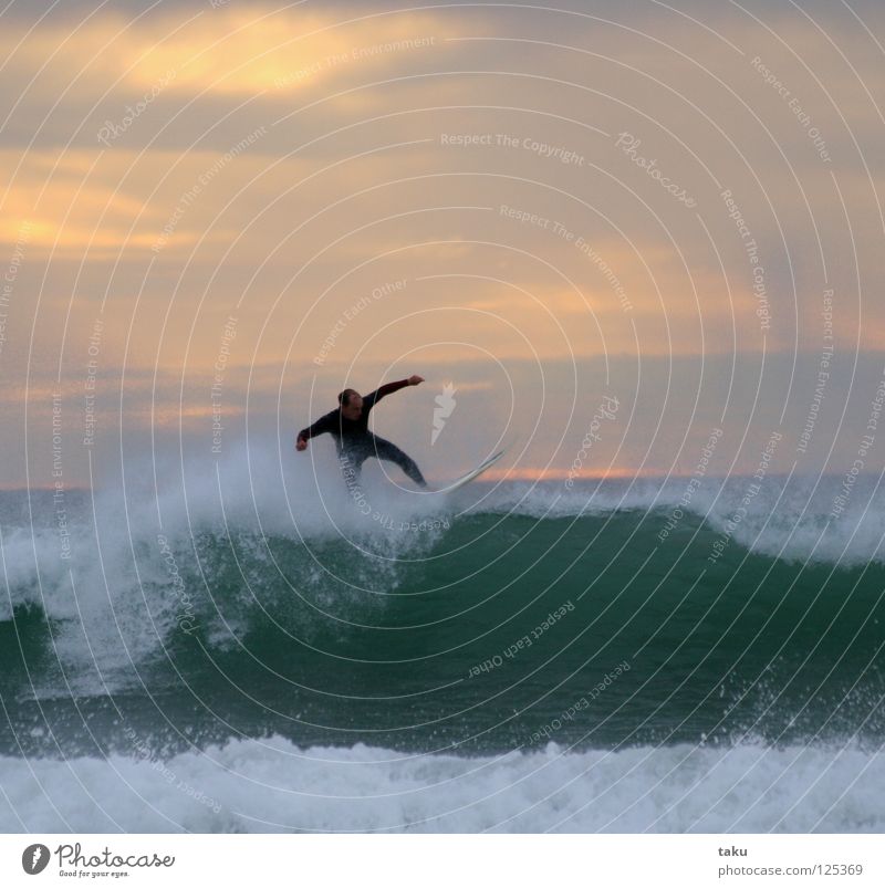 SUNRISE SURF Neuseeland Südinsel Surfer Surfbrett springen Wassersport p.b waves breaking sea exciting Coolness fun watching sunrise early in the morning