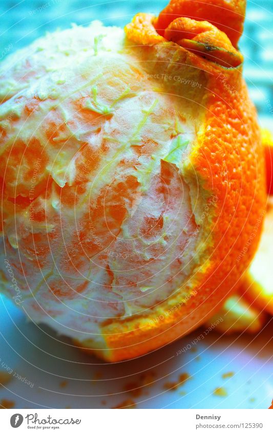 Halb geschält ist halb gegessen Orange häuten Gesundheit Vitamin Unschärfe Teller frisch Frucht Schalen & Schüsseln Teile u. Stücke