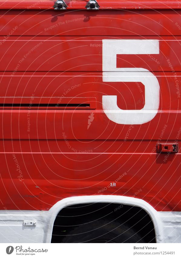 3,5t Verkehrsmittel Autofahren Lastwagen Wohnmobil Ziffern & Zahlen rot schwarz weiß gemalt Feuerwehr Kotflügel Blech spachteln Linie retro Schraube Schiebetür