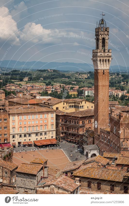 Piazza del Campo Ferien & Urlaub & Reisen Tourismus Ausflug Sightseeing Städtereise Sommerurlaub Umwelt Himmel Wolken Horizont Siena Toskana Italien Stadt