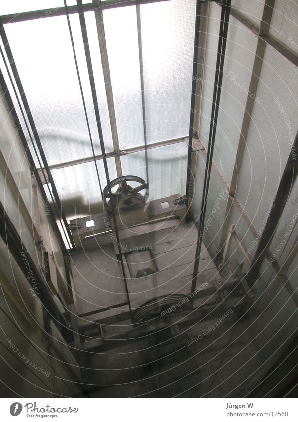 Fahrstuhlschacht Licht Elektrisches Gerät Technik & Technologie alt Elevator old light Drahtseil steel cable wheel