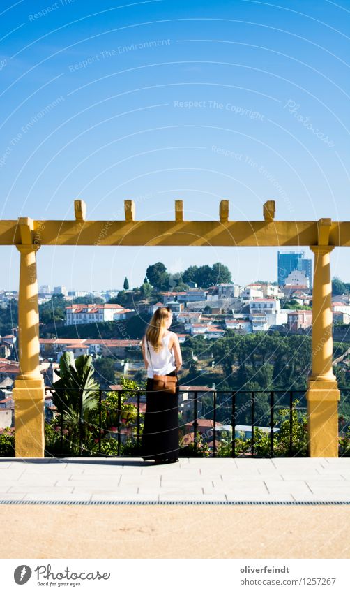 Porto II Ferien & Urlaub & Reisen Tourismus Ausflug Abenteuer Ferne Freiheit Sommer Sommerurlaub Mensch feminin Junge Frau Jugendliche 1 18-30 Jahre Erwachsene