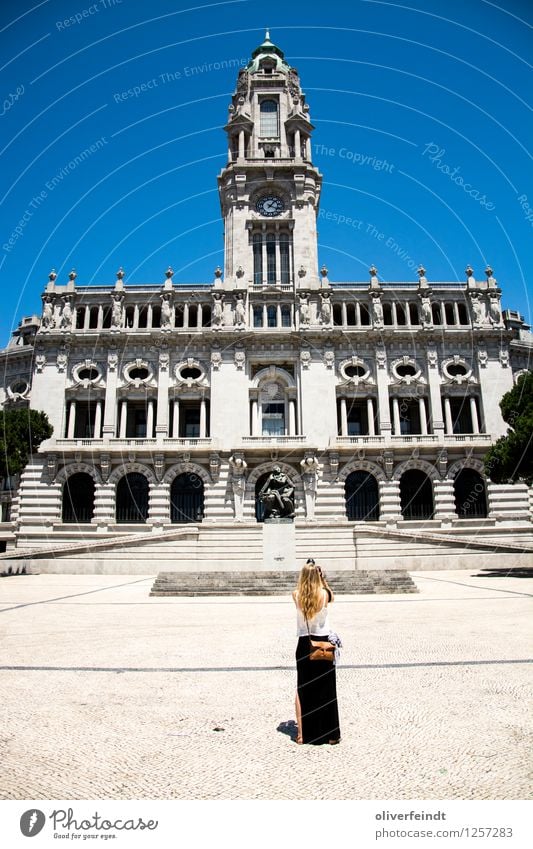 Porto VIII - Câmara Municipal do Porto Ferien & Urlaub & Reisen Tourismus Ausflug Sightseeing Städtereise Sommer Sommerurlaub Mensch feminin Junge Frau