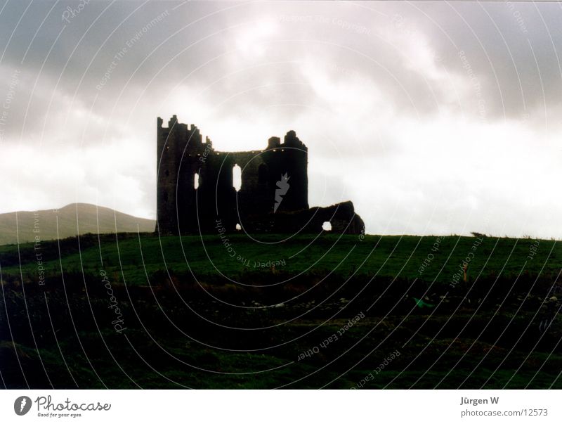 Schlossruine, Irland Ruine Gegenlicht Wolken grau Insolvenz Himmel historisch Burg oder Schloss castle Republik Irland back light clouds sky grey