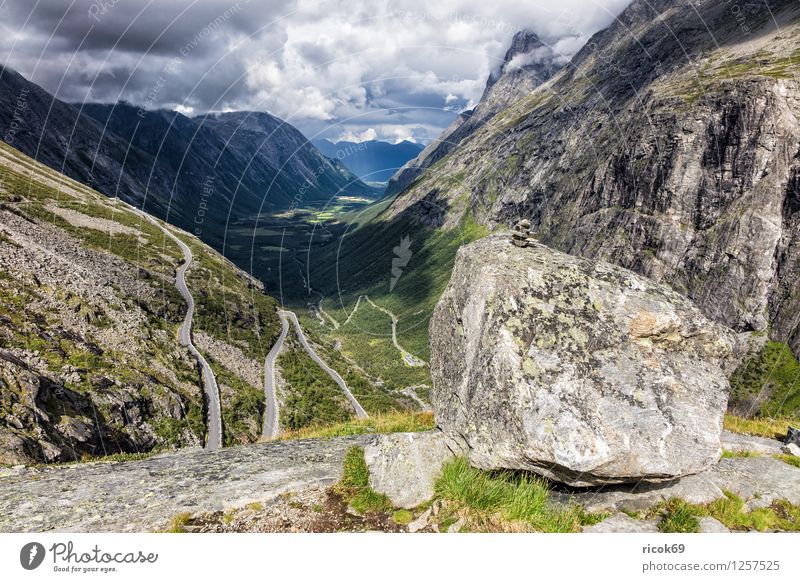 Trollstigen Erholung Ferien & Urlaub & Reisen Berge u. Gebirge Natur Landschaft Wolken Idylle Norwegen Møre og Romsdal Reiseziel Himmel Skandinavien Farbfoto