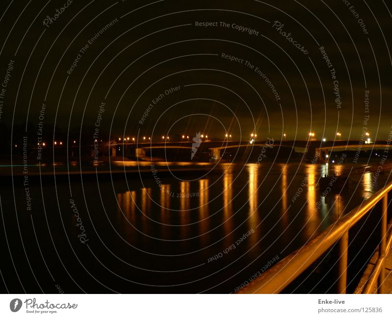 bridgelights Nachtaufnahme Worms dunkel schwarz Abenddämmerung Wasserfahrzeug Reflexion & Spiegelung Brücke Langzeitbelichtung Licht Rhein Fluss gold
