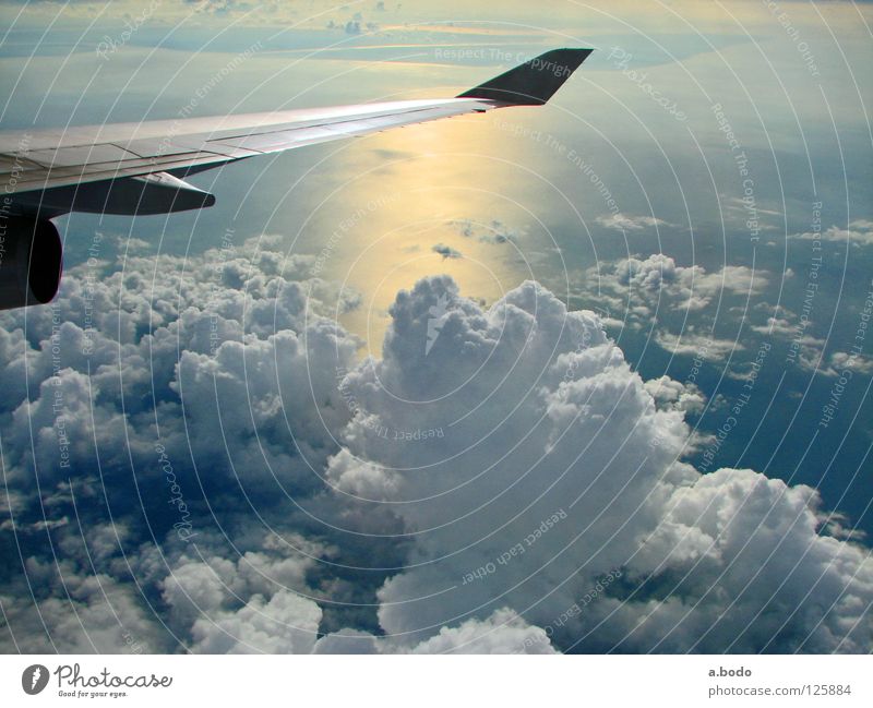 Wolkenspiel Flugzeug Thailand Asien Meer Luft Triebwerke Himmel qantas Flügel wing air Sonne Wasser