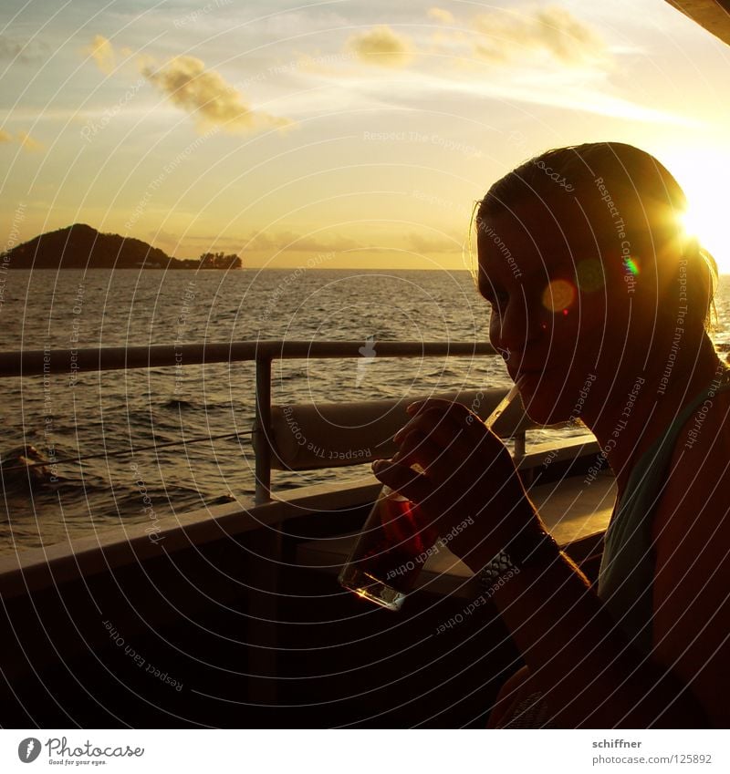 Cola-Werbung Ferien & Urlaub & Reisen Freizeit & Hobby Wasserfahrzeug Katamaran Kreuzfahrt Meer Reling Abendsonne Sonnenuntergang Wolken See Indischer Ozean