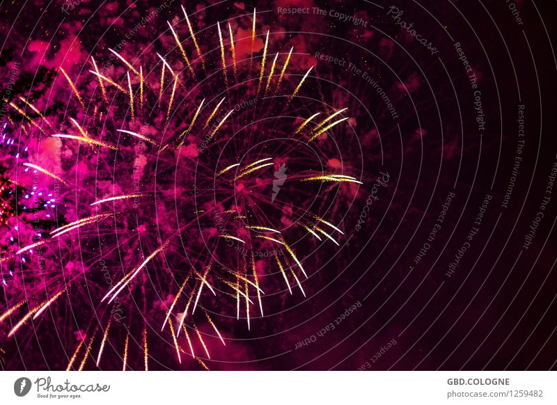 Feuerwerk #11072015_0084 Nachtleben Entertainment Party Veranstaltung Silvester u. Neujahr gigantisch groß Unendlichkeit hell hoch rosa Höhenangst Farbe